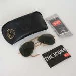 DIVERSOS, um (1) óculos de sol, marca RAY-BAN, modelo OUTDOORS MAN, acondicionado na caixa original,acompanham: flanela para limpeza das lentes e livreto com clássicos da marca, sinais de uso, vide foto.