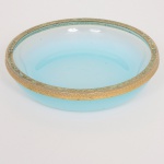 OPALINA FRANCESA, uma (1) pequena lavanda, tonalidade azul, borda com monture em metal dourado comsinais de azinhavre, marca relevada na própria modelagem OPALEX  Made in France, medindo 9 cm diâmetro, videfoto.