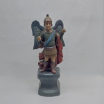 VALCIDE R. COSTA - "São Miguel", imagem esculpida em madeira policromada. Assinada. Falta a espada. Alt. 44 cm.