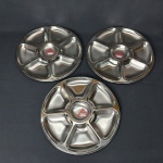 ARTAME- Três petisqueira em inox português com sete divisórias cada. Selo da Manufatura. Diâm. 32cm cada.
