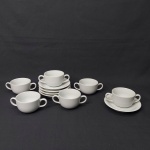 SCHMIDT - Seis pequenos consumes com respectivos pires, porcelana branca nacional. Marca da Manufatura no fundo. Diâm. do pires 11cm.