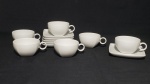 VISTA ALEGRE - Oito xícaras para chá com respectivos pires, porcelana portuguesa branca, pires e base da xícara quadrados. Marca da Manufatura. Modelo Carré.