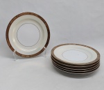 NORITAKE - Seis pratos para sobremesa em porcelana japonesa decorada com faixa creme, borda em ouro brunhido e canetado em preto com flores e folhagens. Marca da Manufatura no fundo. Diam. 19cm.