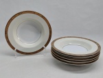 NORITAKE - Seis pratos fundos em porcelana japonesa decorada com faixa creme, borda em ouro brunhido e canetado em preto com flores e folhagens. Marca da Manufatura no fundo. Diam. 20cm.