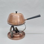 Conjunto p/ fondue em cobre. Alt. 24 cm.
