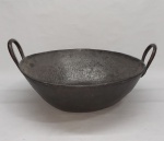 Tacho em cobre com duas alças. Alt. 14 x Diam. 40cm.