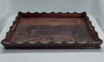 Bandeja em madeira, bordas recortadas, duas alças. Med. 71 x 47 cm.