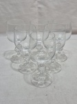 Jogo de 6 taças de vinho branco em cristal com pé bola. Medindo 6cm x 13,5cm de altura.