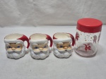 Lote de pote em vidro com motivos natalinos e 3 canecas em porcelana na forma de Papai Noel. Medindo a caneca 8cm x 8cm de altura, potiche 8,5cm x 13cm de altura.