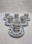 Jogo de 6 xícaras de café em porcelana estampada. Medindo 5cm x 5,5cm de altura.