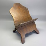 ARTE SACRA - Porta missal em madeira nobre. Med. 43x25 cm.