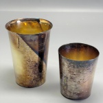 METAL - Lote de 2 copos em metal espessurado a prata. Med. 10 cm e 7,5 cm.