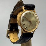 RELÓGIO - Antigo relógio de pulso - LANCO SUIÇO AUTOMÁTICO - caixa em metal dourado com detalhes, pulseira em couro. Aparentemente funcionando, porém sem garantias. Marcas do tempo e de uso.