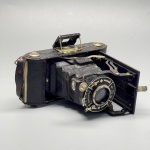 COLECIONISMO - Antiga máquina fotográfica com sanfona fole (no estado). excelente oportunidade para colecionadores, ótima como objeto decorativo. Med. 10x16x4 cm e 10x16x14 cm.