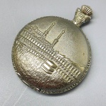 COLECIONISMO - Relógio de bolso decoração em relevo.