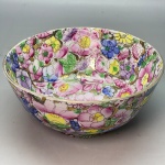 PORCELANA - Tigela em porcelana oriental, decorada com flores. Med. 8x18 cm.