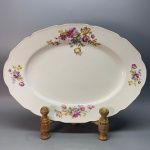 PORCELANA - Grande travessa oval em porcelana tchecoslováquia. Med. 39x29 cm.