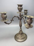 PEWTER - Candelabro em pewter com 4 braços. Med. 26x31 cm.