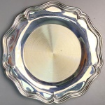 PRATA DE LEI - Linda salvinha em prata de lei, decorada borda em relevo. Med. 14 cm. ???