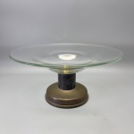 DEMI CRISTAL - Lote de fruteira alta com base em metal. Med; 14x28 cm.