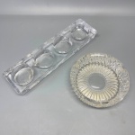 DEMI CRISTAL -  Lote de candelabro e cinzeiro. Med. 3x12 cm e 3x23x6 cm.