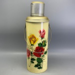 DIVERSOS - Antiga garrafa térmica oriental decorada com flores policromadas. Alt. 49 cm.