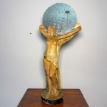 ESCULTURA - Dama antiga policromada, segurando espelho redondo. Med. 67x30x15 cm.