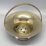 METAL - Cesto floreira em metal espessurado a prata. Med. 18x19 cm.