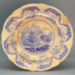 PORCELANA - Prato decorativo em porcelana inglesa, DAVEN PORT, decorada com delicada cena de pagode, bordas em relevo. Dia. 18 cm.