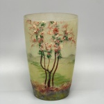 CRISTAL - Vaso floreira frencês do início do Século XX, esmaltado a mão, decorado com cena de paisagem de inverno, no estilo Legras. Sem assinatura. Med. 15x10 cm.