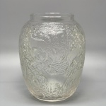 DEMI CRISTAL - Vaso floreira decorado cervídeo. Med. 17x12x8 cm.