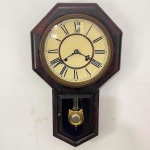 RELÓGIO - Antigo Relógio de parede em madeira nobre, 2 furos, mostrador esmaltados, algarismos romanos. Med. 58x35x13 cm. Não testado e sem garantia. Sem chave.