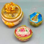 DIVERSOS - Lote de 3 porta joias. Med. 7x6 cm e 2,5x5 cm.