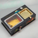 DIVERSOS - Antiga caixa musical, porta cigarros e cinzeiros em laca oriental. Med. 7x19x11 cm. No estado.