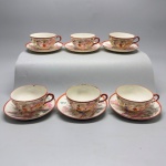 PORCELANA - Parte de jogo de chá em delicada e fina porcelana oriental, dita CASCA DE OVO, ricamente decorado, pintado a mão com decoração de gueixas e paisagens. Composto de: Conjunto de 6 xícaras de chá. Marcas do tempo e de uso.