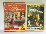 LIVROS - Lote de 2 livros ilustrados diversos sobre ARTE e Antiguidades - LIVRO - Sotheby's Guide: Antiques and Their Prices Worldwide (1989 Edition) - A Fortune in Your Attic. Marcas do tempo, leves desgastes e possíveis manchas.