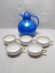 Lote de garrafa térmica com 5 xícaras de chá sem pires em porcelana. Medindo a xícara 9cm x 5cm de altura.