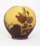 ÉMILE GALLÉ (FRANÇA. 1846 - 1904). Vaso art-nouveau em pasta de vidro nas cores âmbar, marrom e azul