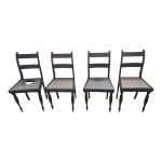 Quatro cadeiras em madeira nobre com palhinha sintética, espaldar vasada e pernas torneadas sendo 2 danificadas e uma delas com a perna descolada, 44 x 39, Alt. 90 cm.