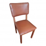 Cadeira em madeira nobre encosto e assento em couríssimo castor, 40 x 43, Alt. 84 cm.