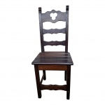 Cadeira em madeira nobre, espaldar vasado, assento regoado e pernas arrematadas em trava,41 x 39, Alt. 100 cm.