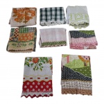 Oito panos de prato diversos três com leves marcas de guarda.