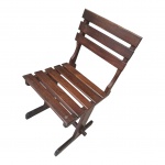 Cadeira em madeira nobre, regoada no assento e encosto, pernas arrematadas em trava cavilhada, 42 x 38, Alt. 86 cm.