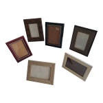 Seis porta-retratos diversos, 14 x 18 a 20 x 15 cm.