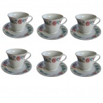 Seis xícaras com pires para chá em porcelana policromada em flores,  Diam. 9, Alt. 8 cm.