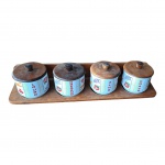 Quatro potes para temperos em porcelana com tampas de madeira  com suporte em prancha de madeira, Com. 41, Prof. 10, Alt .98 cm.