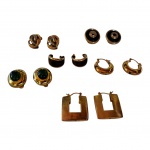 Seis pares de brincos femininos, 3 de pressão e 3 de orelhas furadas.