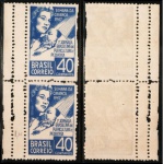 SELO: BRASIL  1947 (COMEMORATIVO) SEMANA DA CRIANÇA E 1ª JORNADA BRASILEIRA DE PUERICULTURA E PEDIATRIA  RHM: 234 (PAR VERTICAL)  NOVO SEM GOMA  (VARIEDADE: DENT. DUPLA NA MARGEM ESQUERDA E FALHAS DIVERSAS NA DENT.).