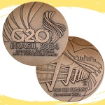 Medalha do Brasil - Casa da Moeda - 2024 - Estojo com a Medalha G20 Rio Sbmit 2024 - Bronze - 55.0 g - 50.0 mm - Medalha Comemorativa da Reunião do GB no Rio de Janeiro em Novembro 2024 - Somente 300 Exemplares - Estojo original completo e com certificado - Pequena avaria na parte de traz do estojo