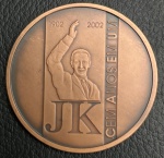 Medalha do Brasil - 2002 - JK - 100 Anos em 1 - 24.0 g - 40.0 mm - Medalha comemorativa 100 Anos em Um 1902 / 2002 - Juscelino Kubitschek - Na capsula quadrada